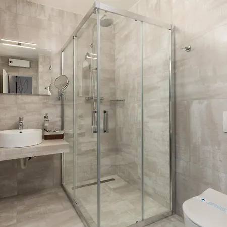 Hadrie Luxury And Rova Ed Apartment Vantacici