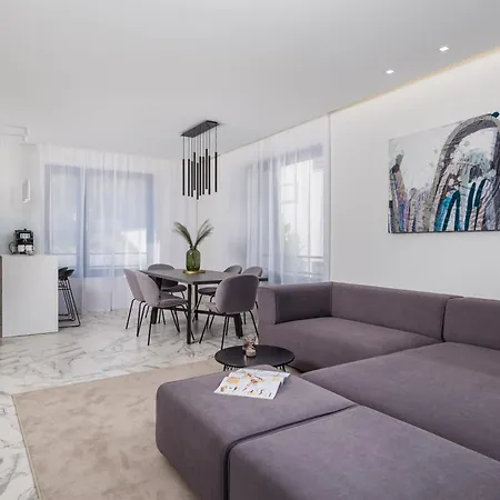 Hadrie Luxury And Rova Ed Apartment *