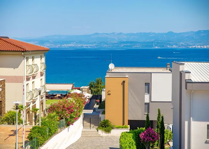 Hadrie Luxury And Rova Ed *