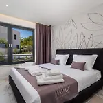 Hadrie Luxury And Rova Ed Apartman *